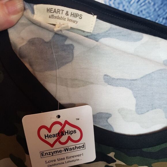 CREW NECK CROP CAMO TOP - Picture 8 of 9